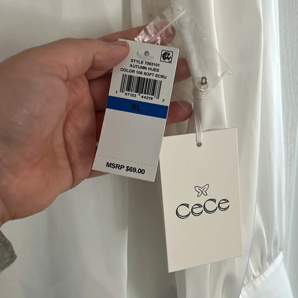 NWT White satin work blouse, pearlized buttons - Picture 4 of 6